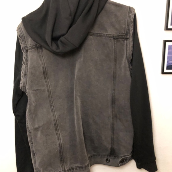 Hot Topic Black denim hoodie jean jacket size Medium - Picture 2 of 4